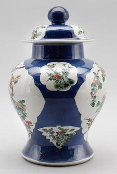 LOCKURNA, porslin, Kina, 1800-tal.