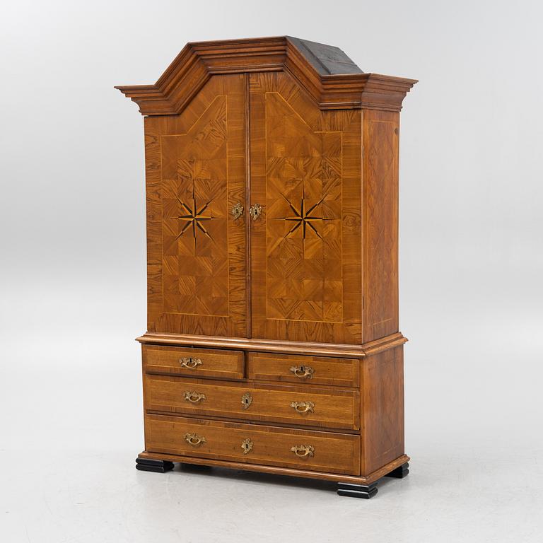 A late Baroque oak cabinet, first part of the 18th Century.