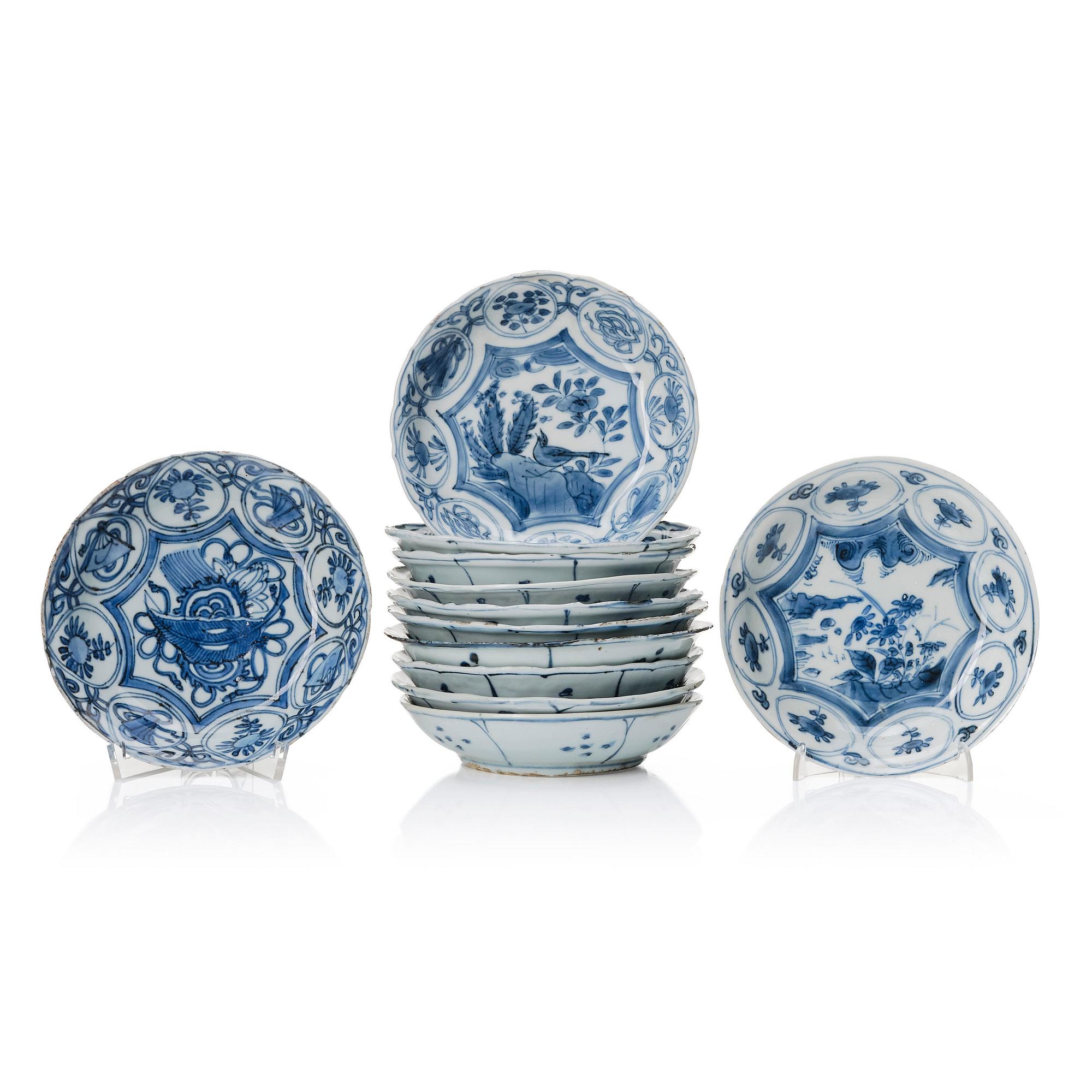 A group of 12 blue and white dishes, Ming dynasty, Wanli (1572-1620).