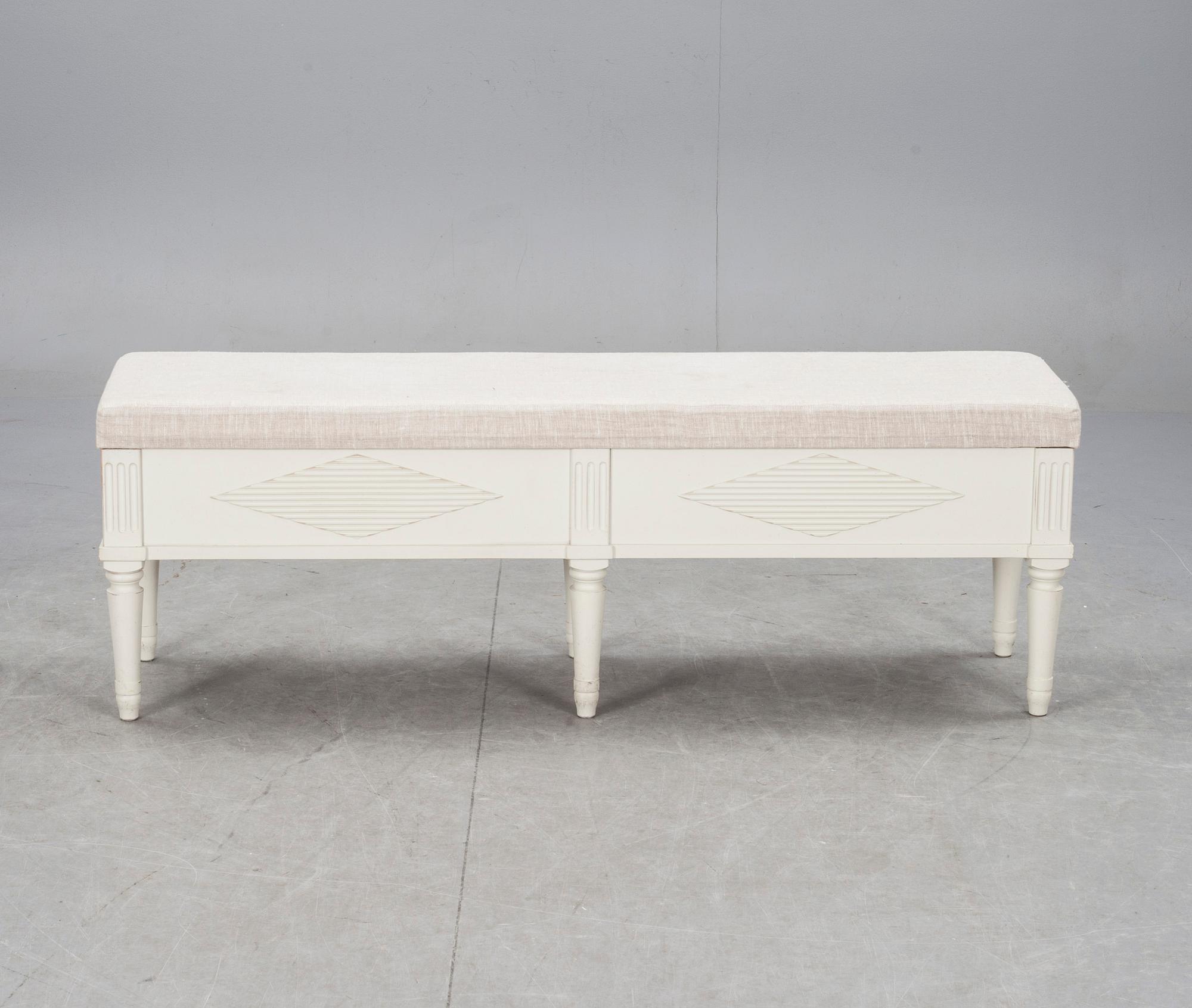 BÄNK/FÖRVARING, gustaviansk stil, modern tillverkning.