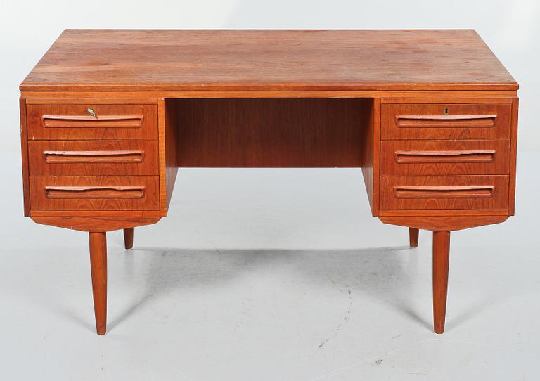 SKRIVBORD, "nr 26", Andreas Pedersens  Møbelfabrik, J Svenstrup, Danmark, 1960-tal.