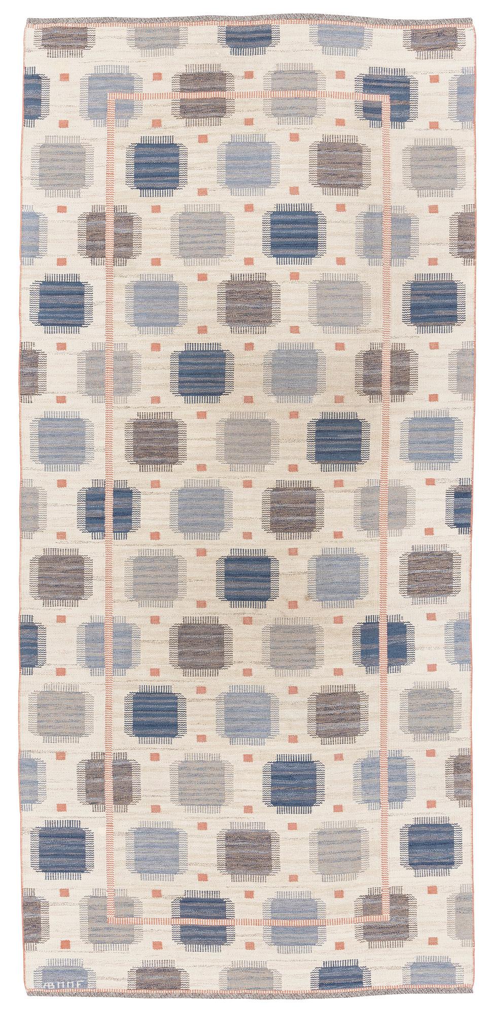 Märta Måås-Fjetterström, matta, "Blåplump", rölakan, ca 396 x 183 cm, signerad AB MMF.