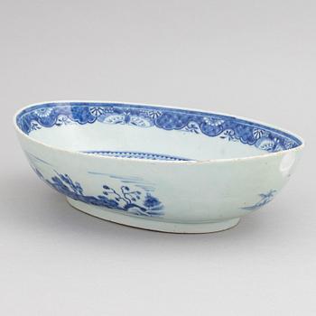 A Chinese blue and white dish with cover, tureen with cover, a strainer and a dish, Qing dynasty, Qianlong and Jiaqing.