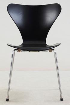 STOL, "Sjuan", Arne Jacobsen, Fritz Hansen, formgiven 1955.
