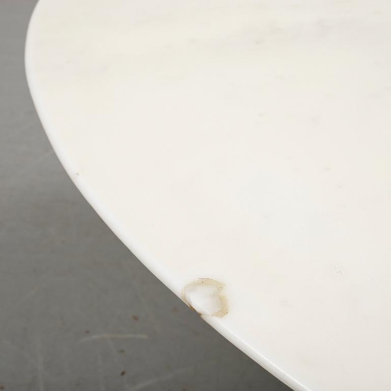 SOFFBORD, "Tulip", Eero Saarinen, modellen formgiven 1957.