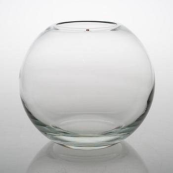 a 'Globus' vase by Timo Sarpaneva, signed and numbered 20/1986.