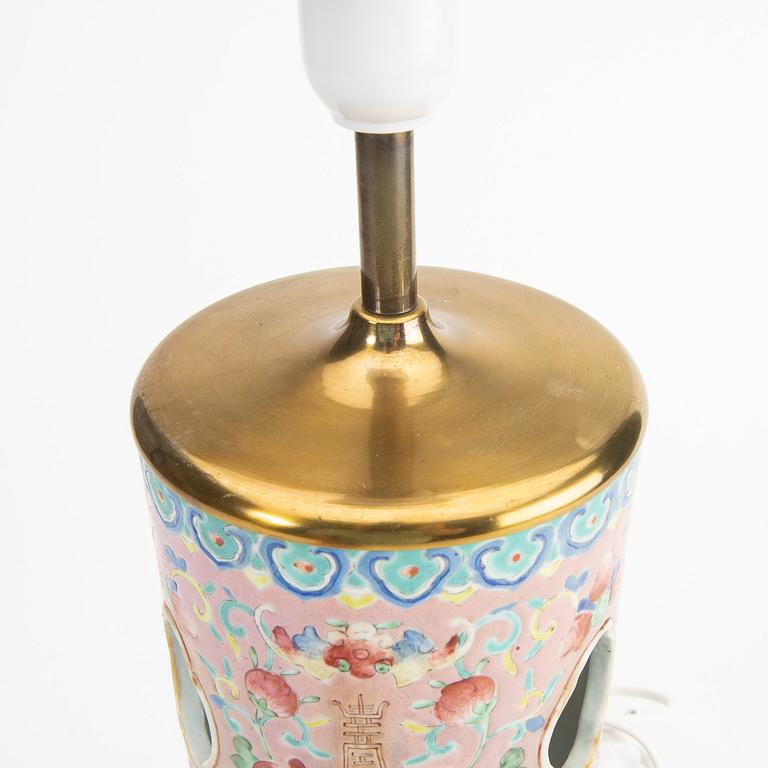 A Chinese porcelain table lamp 19th/20th century.