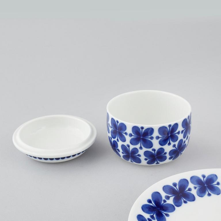 26 pieces of "Mon Amie", designed by Marianne Westman for Rörstrand, third quarter of the 20th century.