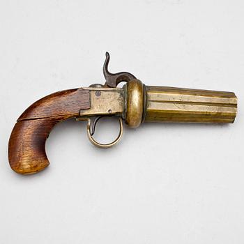 SLAGLÅSREVOLVER. Signerad Johan Engholm Ödestugu, 1800-tal.
