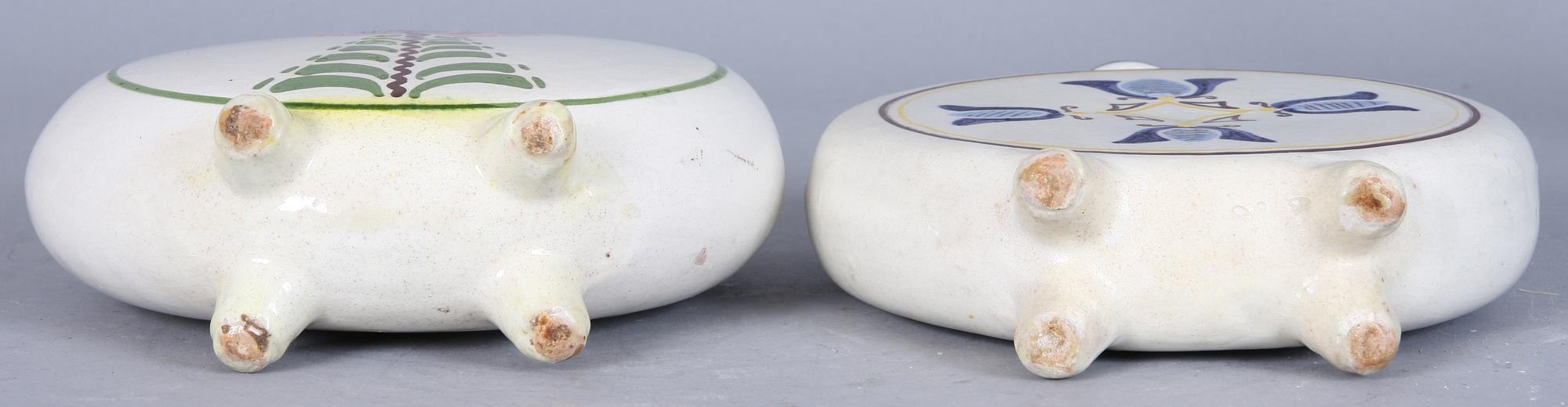 KRUS, 2 st, glaserad keramik, 1900-tal.