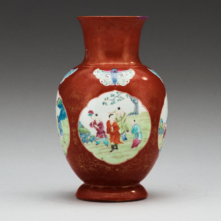 A famille rose vase, late Qing dynasty.