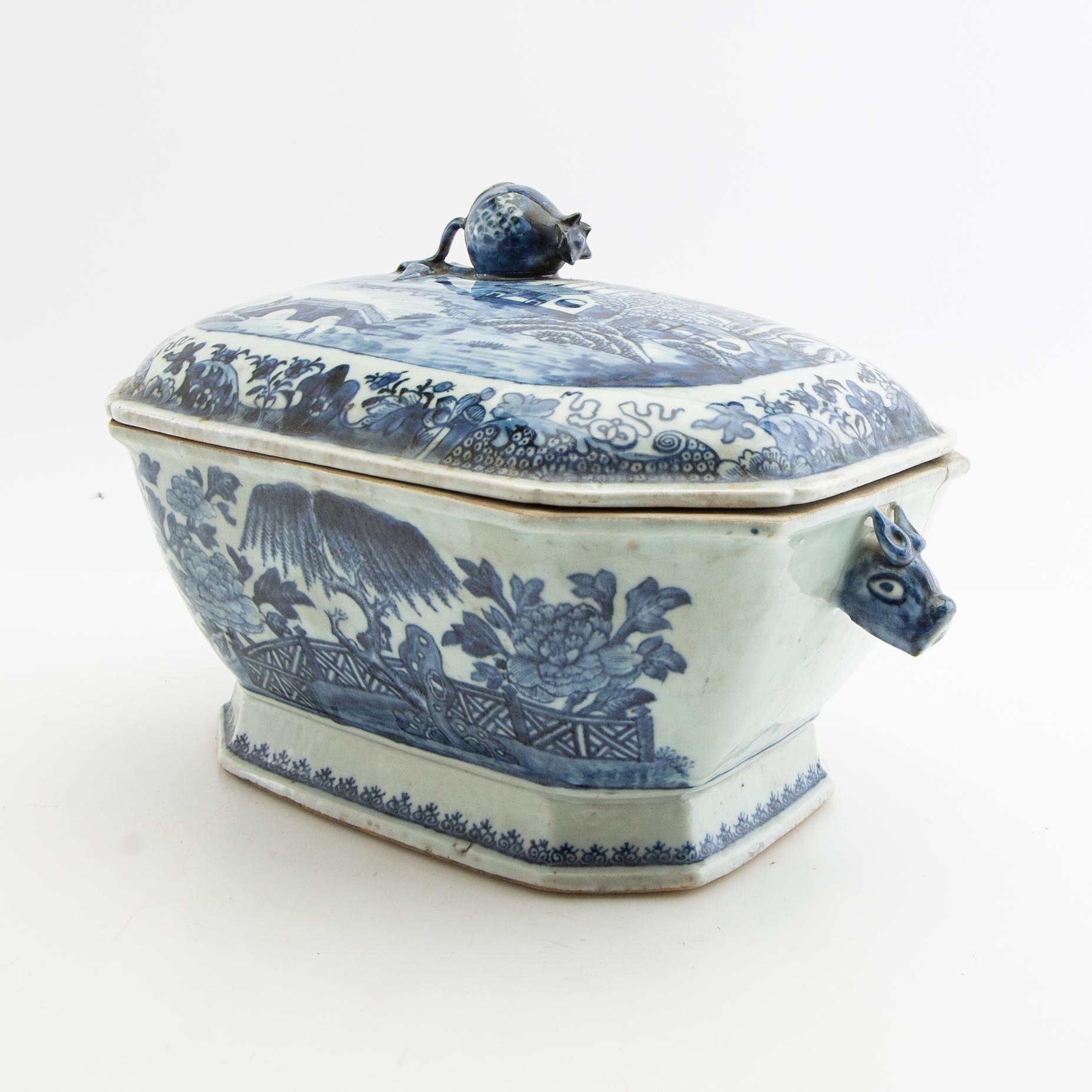 Terrin med lock Kina Qianlong (1736-95) porslin.