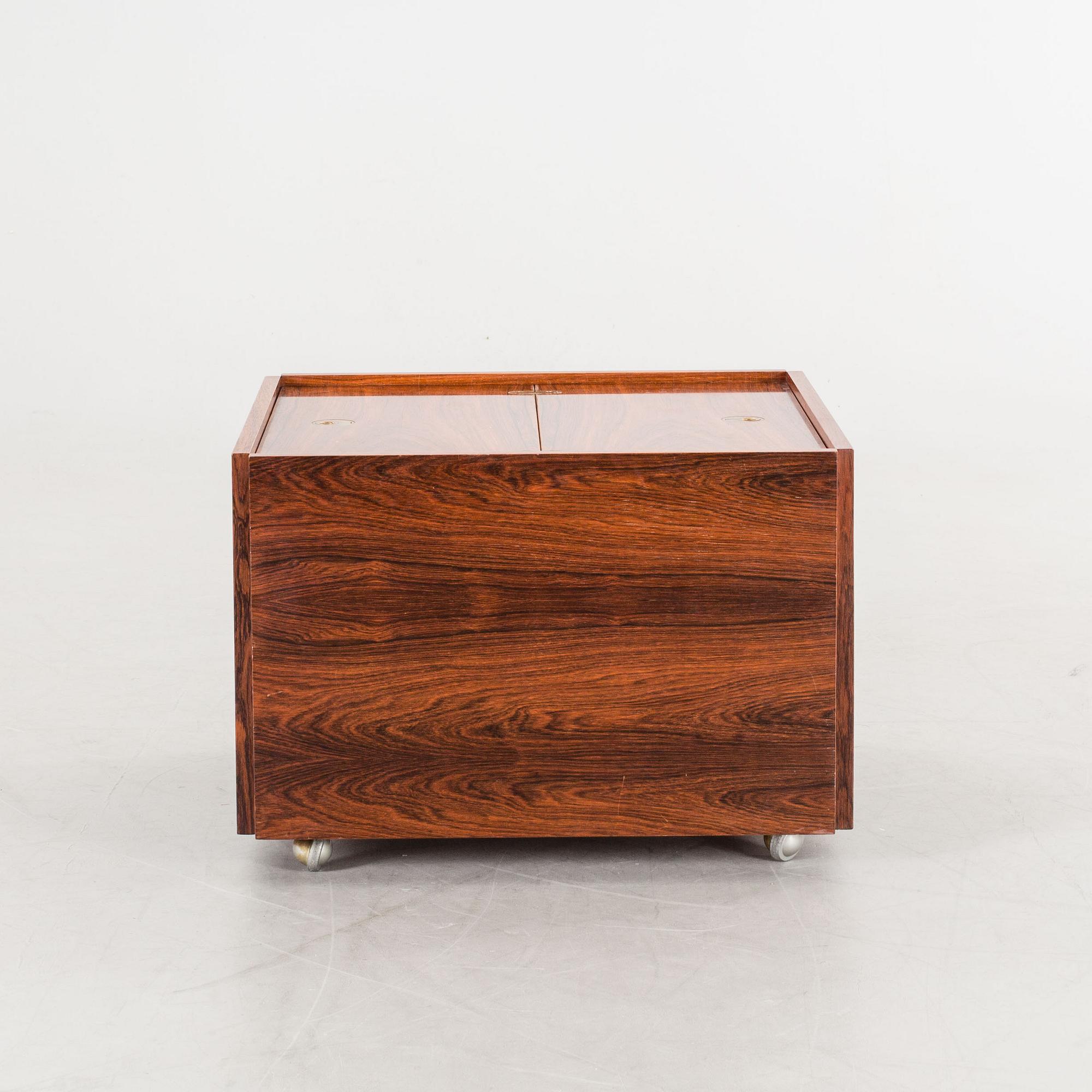 VERNER PANTON, a bar cabinet and couch, designed 1961. Cites-certificate.