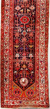 An antique Malajir runner ca 505x102 cm.
