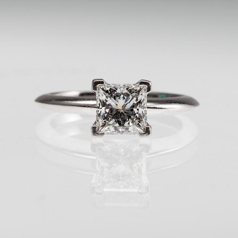 RING, prinsesslipad diamant 1.14 ct. G/vvs1, platina. Tiffany 2011. Storlek 15,5, vikt 4,4 g.
