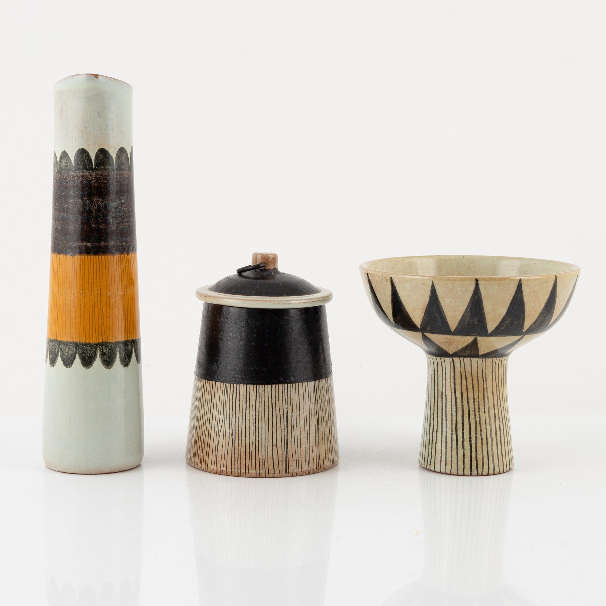 Carl-Harry Stålhane & Aune Laukkanen, a vase, a jug and a box with cover, 'Torro'-faience, Rörstrand.