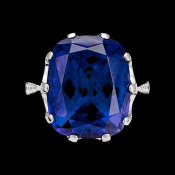 1000. A large tanzanite, 24.34 cts, and brilliant cut diamond ring, tot. app. 1.0 cts.