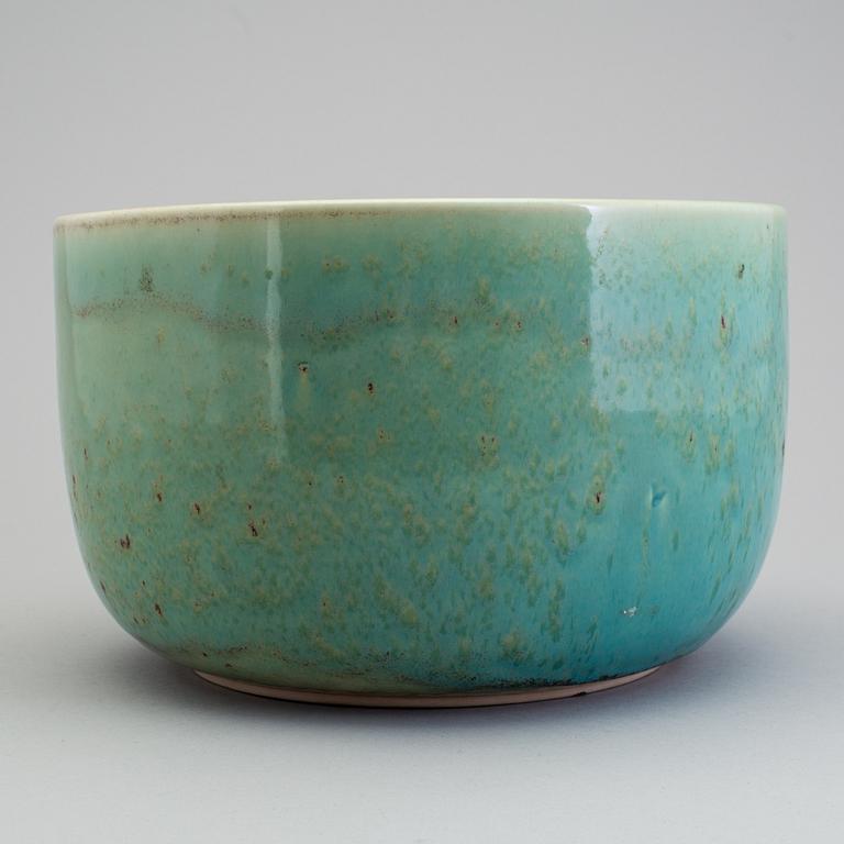 STIG LINDBERG, a stoneware bowl, Gustavsberg 1970s.