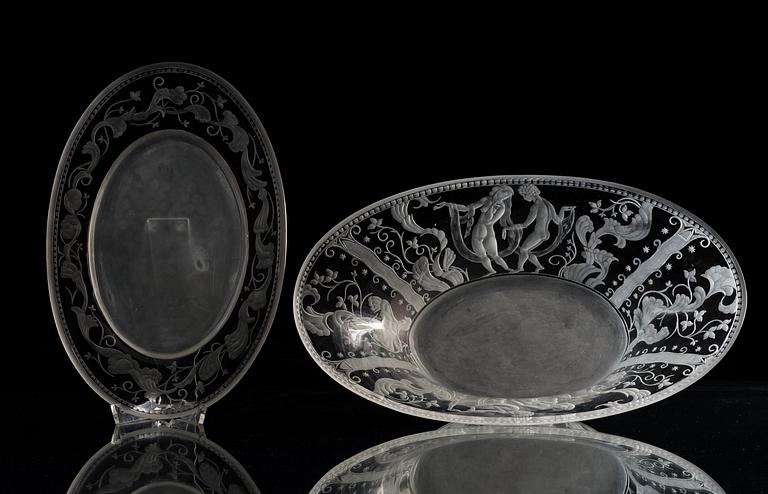 A Simon Gate engraved Swedish Grace centerpiece /bowl, Orrefors 1924.