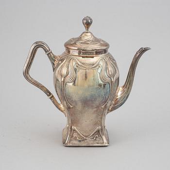 An art nouveau silver coffee pot, sugar bowl and creamer, mark of CF Källström, Malmö 1901.