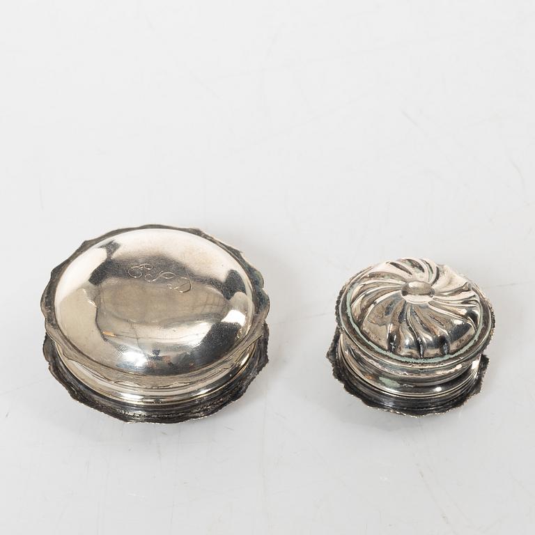 Kyrkdosor, 2 st, silver, Anders Schotte, Uddevalla 1777 och Johan Malmstedt, Göteborg 1816.