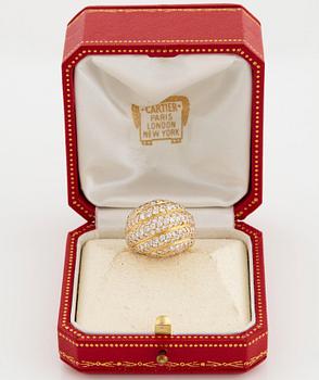 A Cartier ring in 18K gold set with round brilliant-cut diamonds.