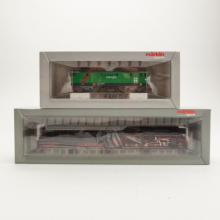 2 Märklin locomotives.