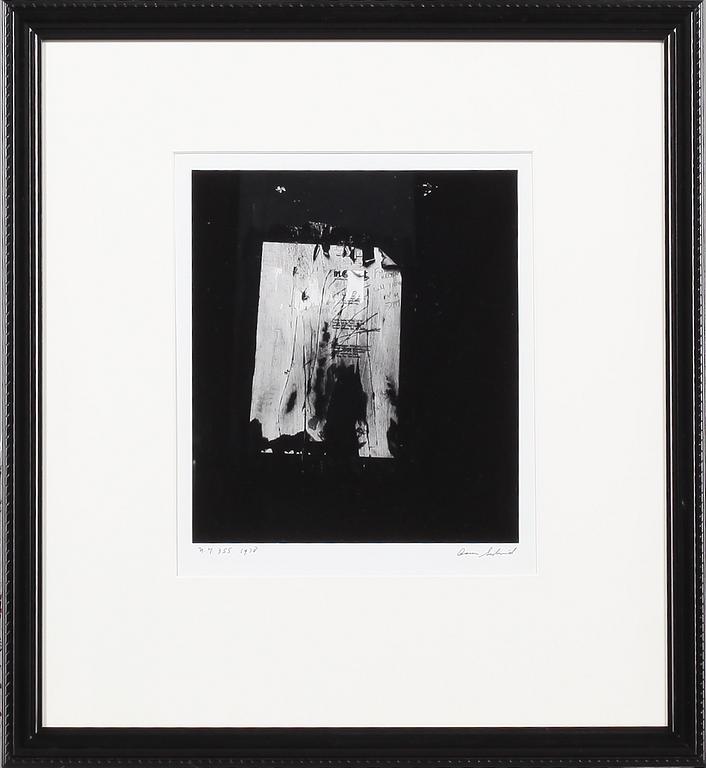 AARON SISKIND, silvergelatin, signerad och daterad 1978.