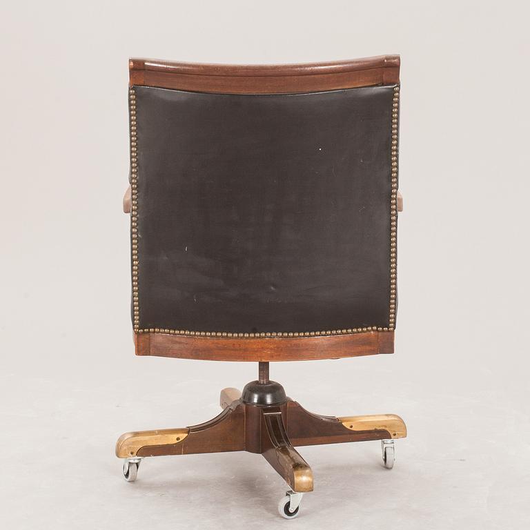 KONTORSSTOL, USA. 1900-tal.