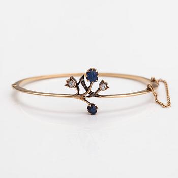 A 14K gold bracelet with old-cut diamonds ca 0.14 ct in total, rose-cut diamonds and sapphires.