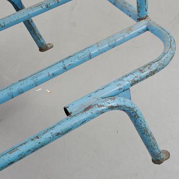 KLÄDHÄNGARE, industri, 1900-talets mitt.