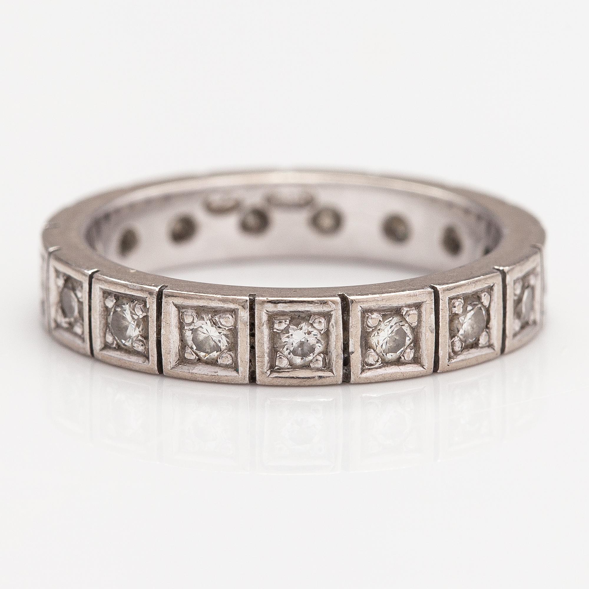 A 14K white gold ring with diamonds ca. 0.34 ct in total. Kultasarvi, Turku.