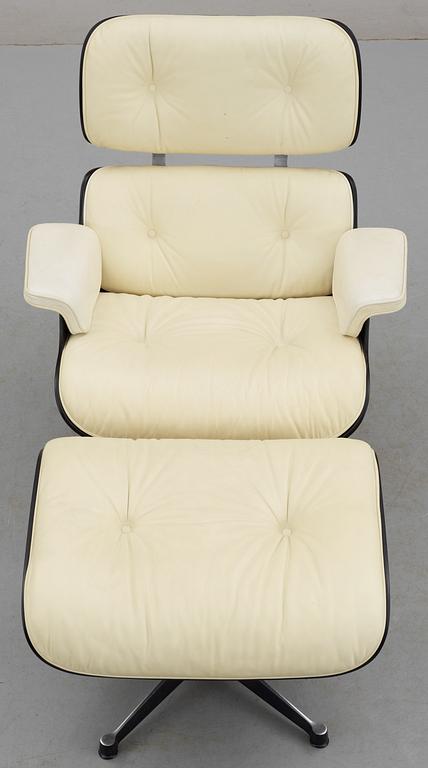 A Charles & Ray Eames white leather "Lounge Chair and ottoman", Vitra.