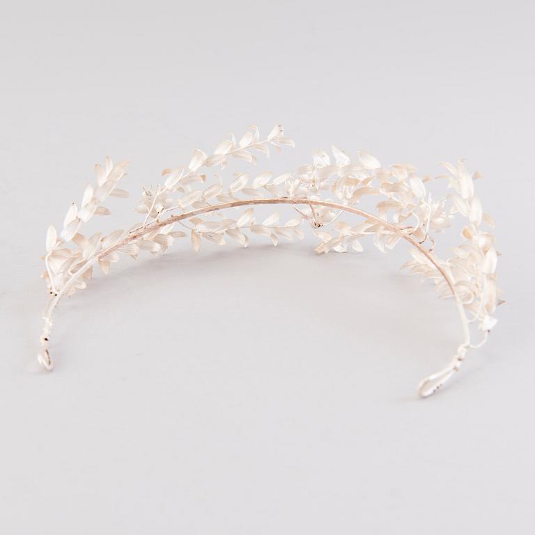 TIARA ja RINTANEULA, hopeaa. C.G. Hallbergs, Ruotsi.