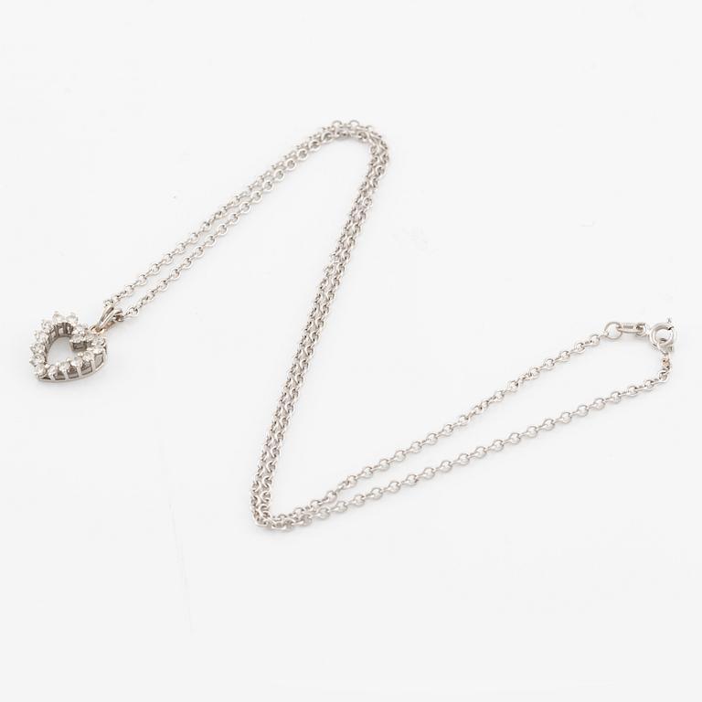 Pendant heart with chain in white gold with brilliant-cut diamonds.