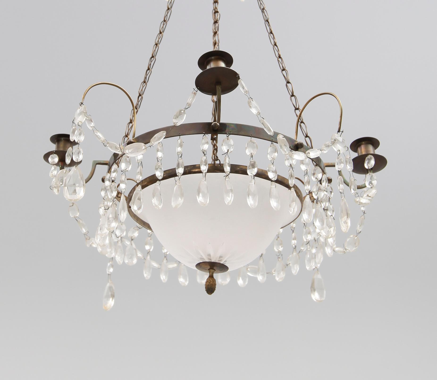 TAKAMPEL, sengustaviansk, 1800-talets första hälft. Höjd ca 65 cm.