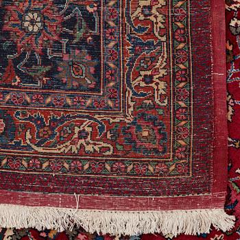 A CARPET, semi-antique Mashad so called Saber, ca 475 x 349 cm (including the flat weave).