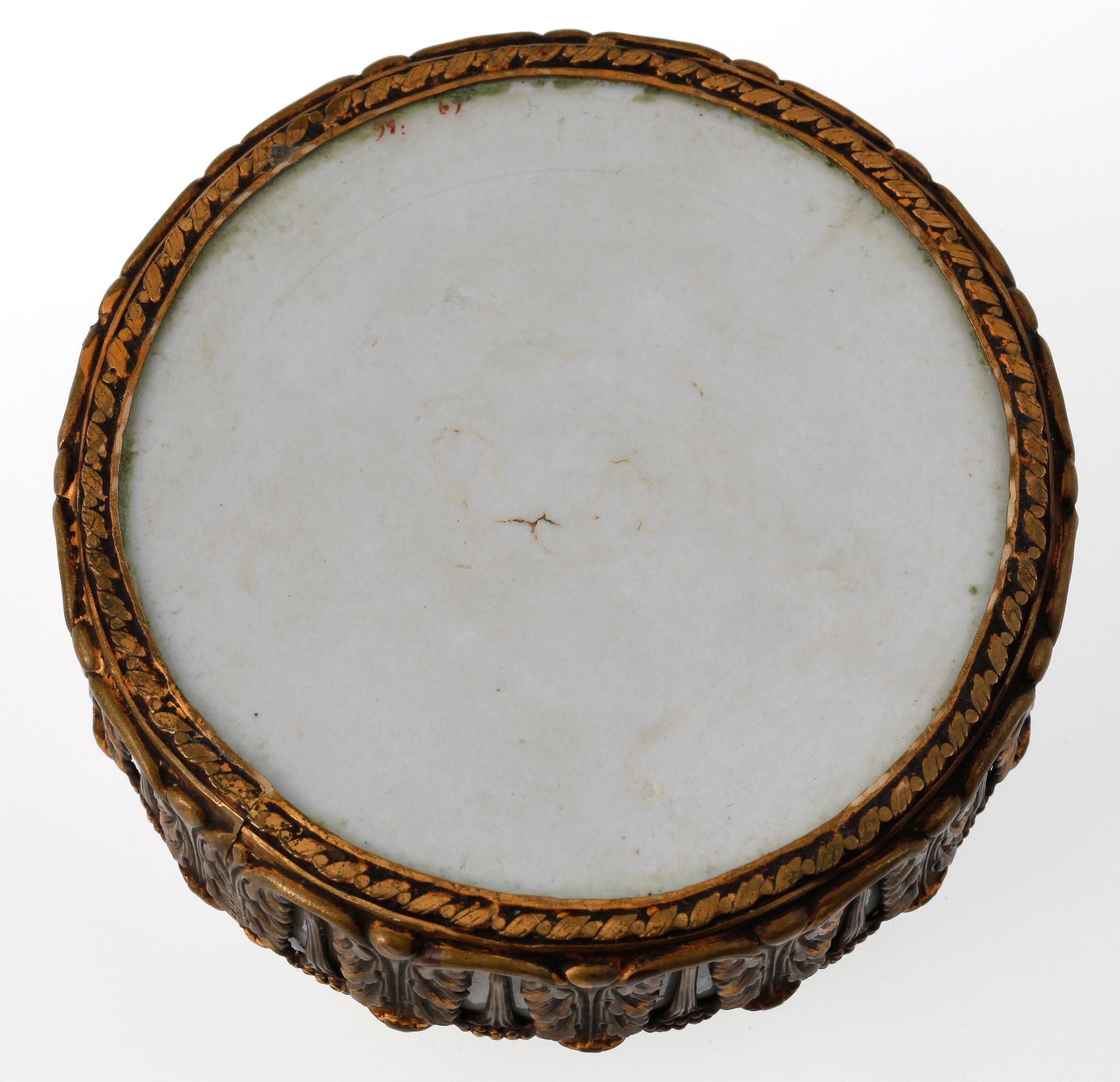 DOSA, porslin o brons, 1900-talets början.