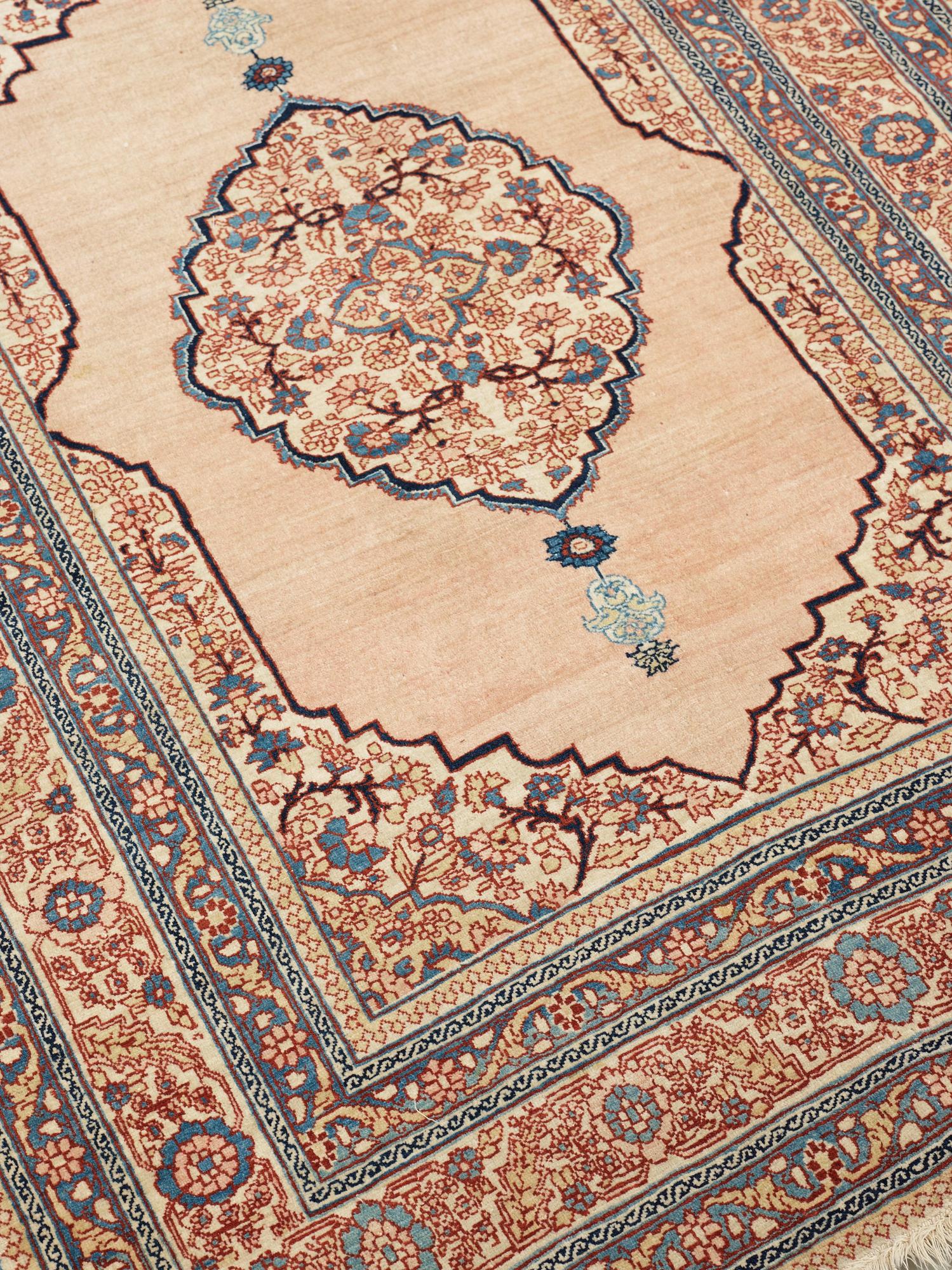 ANTIQUE TABRIZ. 169,5 x 126,5 cm.