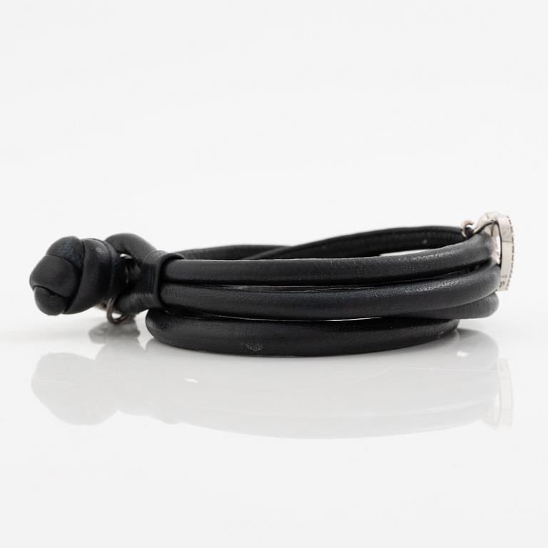 Ole Lynggaard bracelet leather with heart-shaped charm 18K white gold with round brilliant-cut diamonds "Sweet Spot".