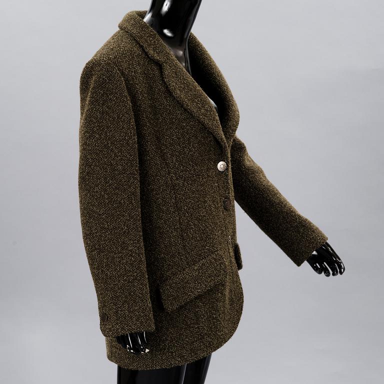 An Olive green Tweed Blazer, size 44(FR).