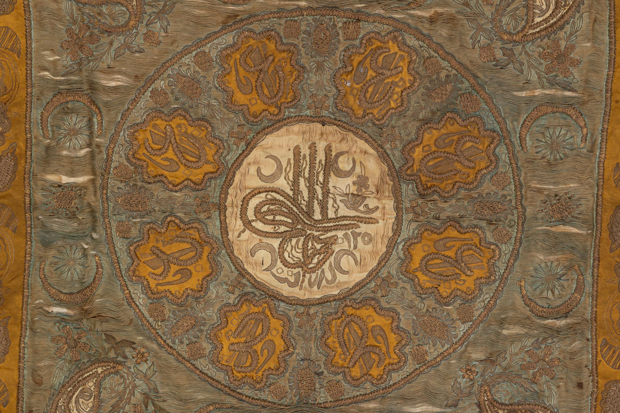 Broderi,  siden och metall, Osmanska riket, 1800-talets ca 120 x 100 cm.
