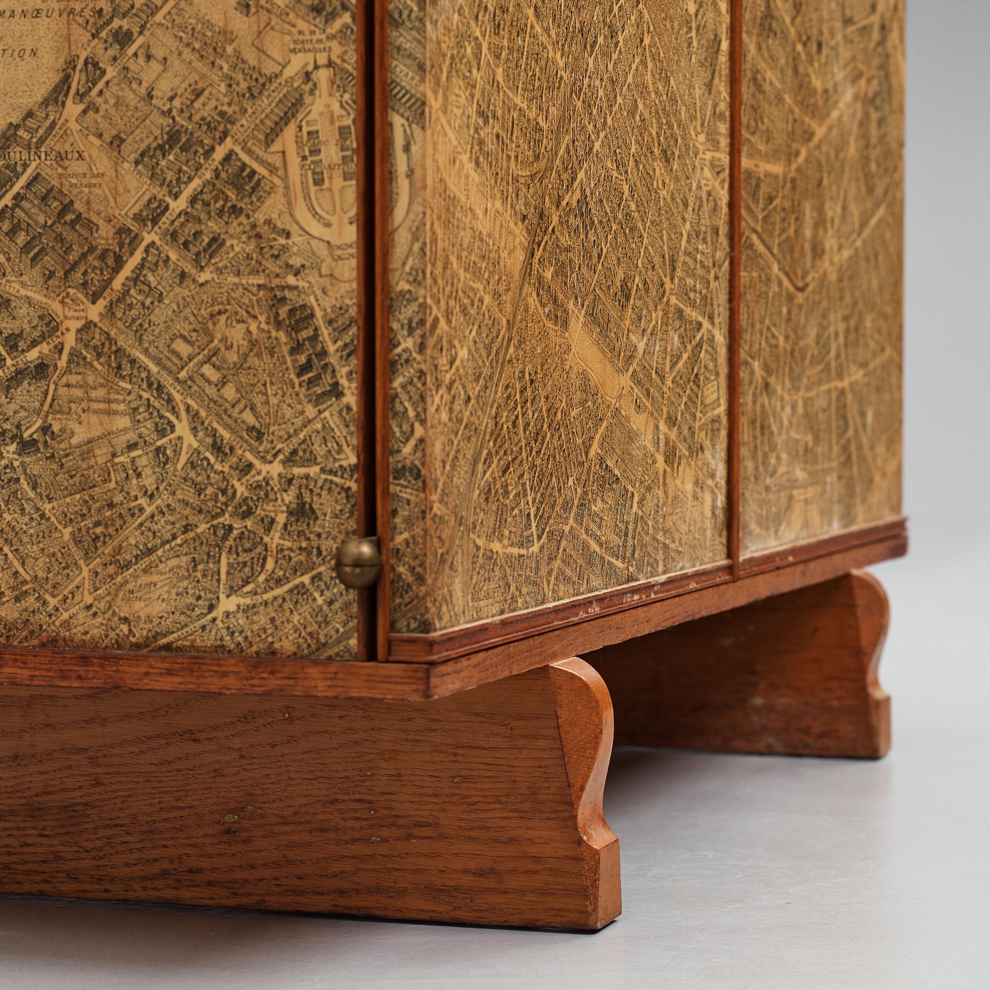 Josef Frank, a cabinet covered with Georges Peltier's 'Plan de Paris à vol d'oiseau', Svenskt Tenn, Stockholm, ca 1937-1943. - Bukowskis Josef Frank, a cabinet covered with Georges Peltier's 'Plan de Paris à vol d'oiseau', Svenskt Tenn, Stockholm, ca 1937-1943. - Bukowskis
