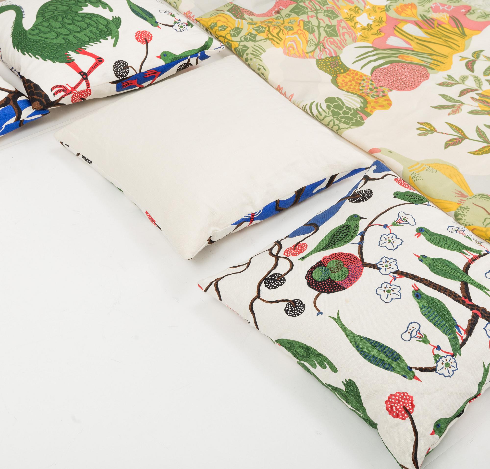 A set of five Svenskt Tenn pillows and two curtains.