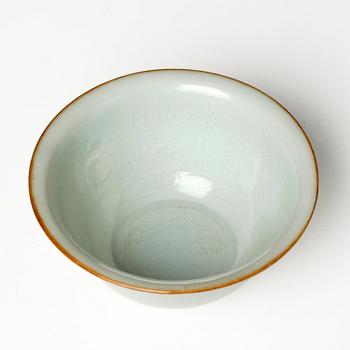 Kopp, 'anhua'-porslin. Sen Ming-/ tidig Qingdynasti.