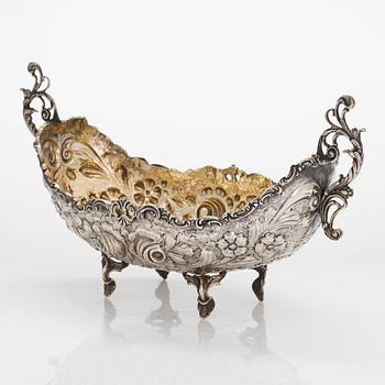 A silver jardinière, first half / mid-20th century.