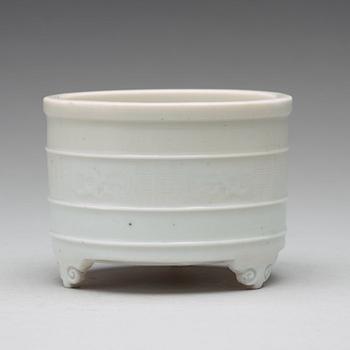 RÖKELSEKAR, blanc de chine. Qingdynastin, Kangxi  (1664-1722).