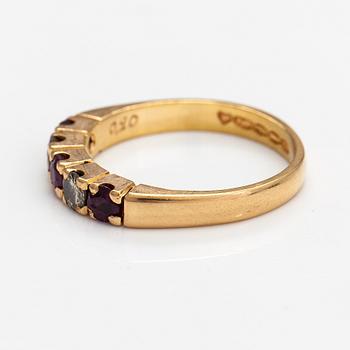 An 18K gold ring with rubies and diamonds ca. 0.20 ct in total. Pentti Toikkanen, Jyväskylä 1988.