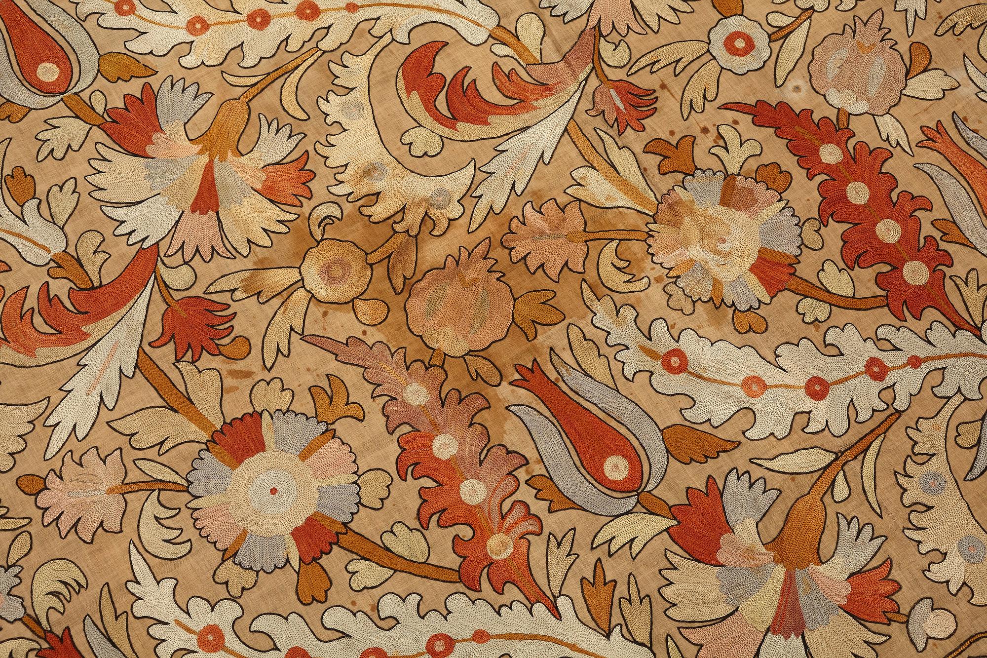 Broderi, sannolikt antik Uzbekistan suzani, ca 226,5-230,5 x 180-182 cm.