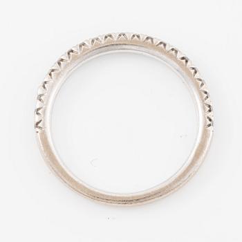 Ring 18K white gold set with round brilliant-cut diamonds.